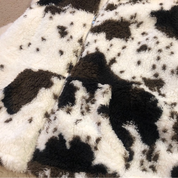Cow Print Sherpa Vest - Picture 3 of 5